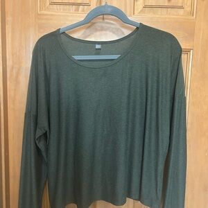 Beyond Yoga featherweight daydreamer. Olive. Large. Excellent condition.